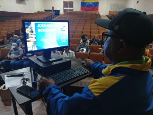 Dirección de Educación a Distancia realiza jornada de capacitación en Moodle para personal docente