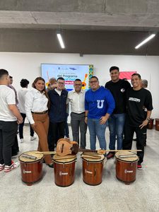 Fundalossada entregó kits de instrumentos musicales a estudiantes de la UPTZ